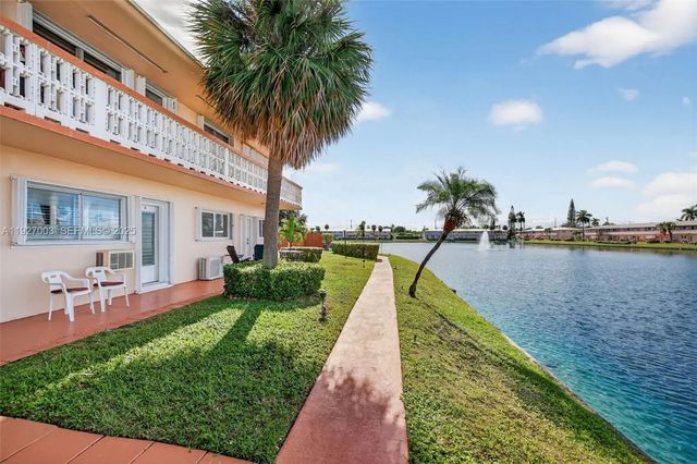 800 Sw 10th Terrace #11t, Hallandale Beach