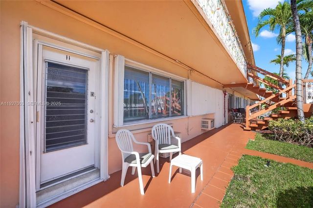 3 of 40 - 800 Sw 10th Terrace #11t, Hallandale Beach, FL