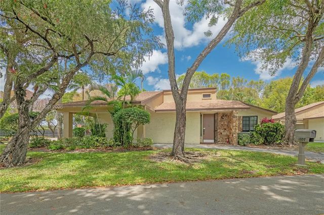 8097 Royal Palm Circle, Tamarac
