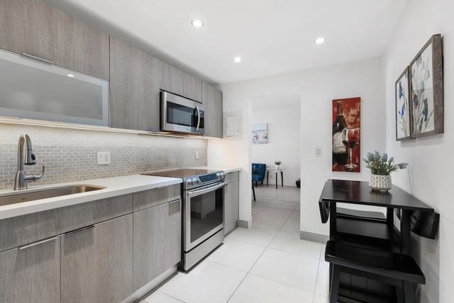 4 of 23 - 4001 S Ocean Drive #8e, Hollywood, FL