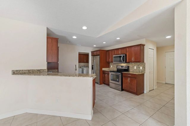 3 of 33 - 3 S Granada Lane, Port St. Lucie, FL