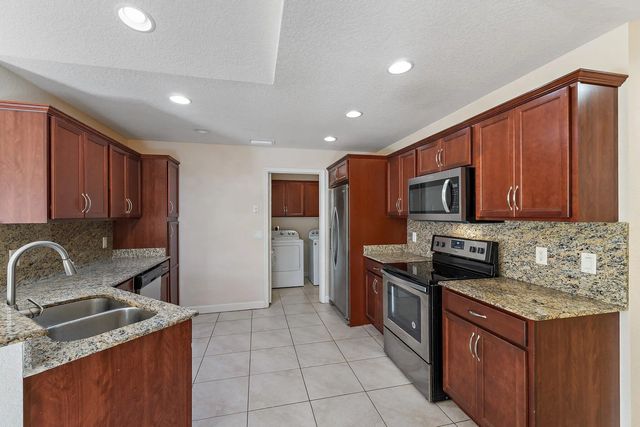 4 of 33 - 3 S Granada Lane, Port St. Lucie, FL