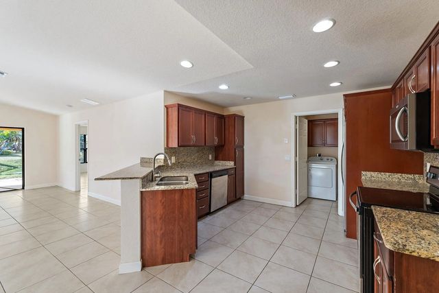 5 of 33 - 3 S Granada Lane, Port St. Lucie, FL