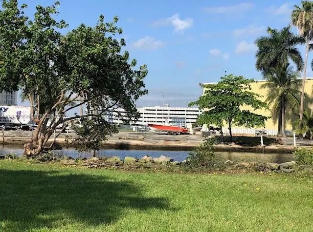 157 Nw 14th Way, Dania Beach