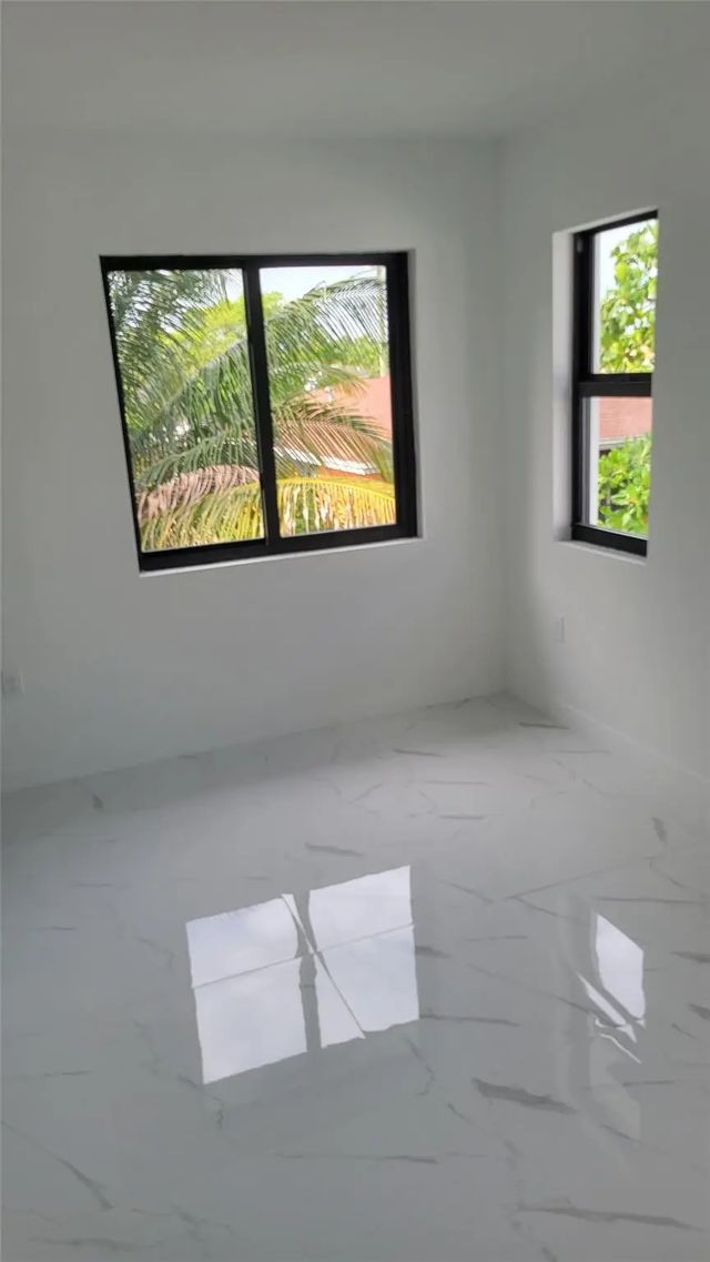 3 of 5 - 1836 Nw 70th Street, Miami, FL