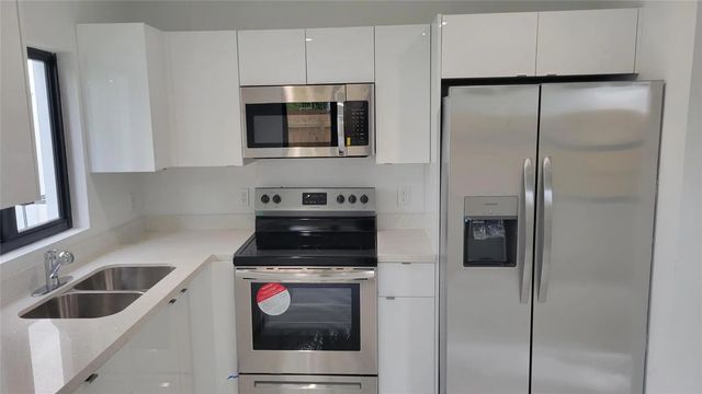 4 of 5 - 1836 Nw 70th Street, Miami, FL