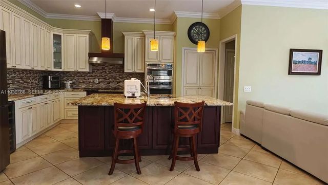 5 of 60 - 1035 Waterside Circle, Weston, FL