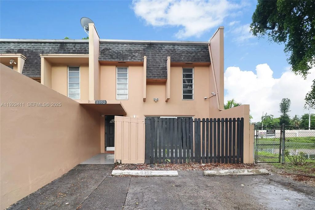 6352 Boulevard Of Champions #1, North Lauderdale