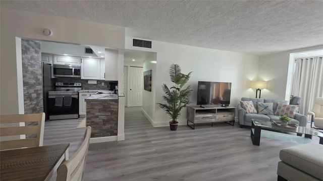 4 of 22 - 2831 Somerset Drive #105, Lauderdale Lakes, FL