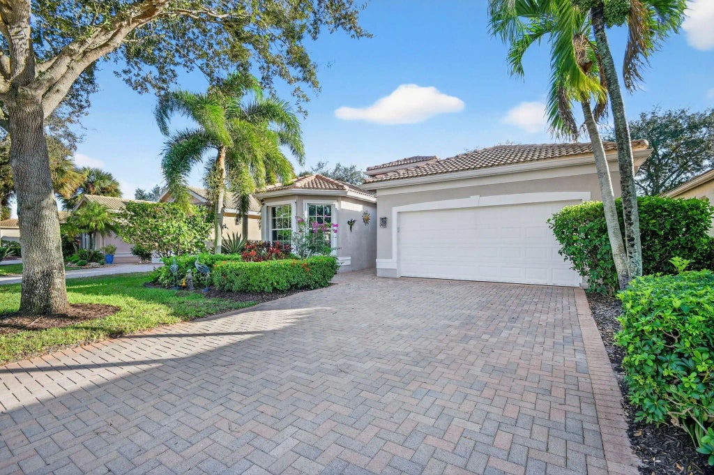 8266 Sandpiper Glen Drive, Lake Worth