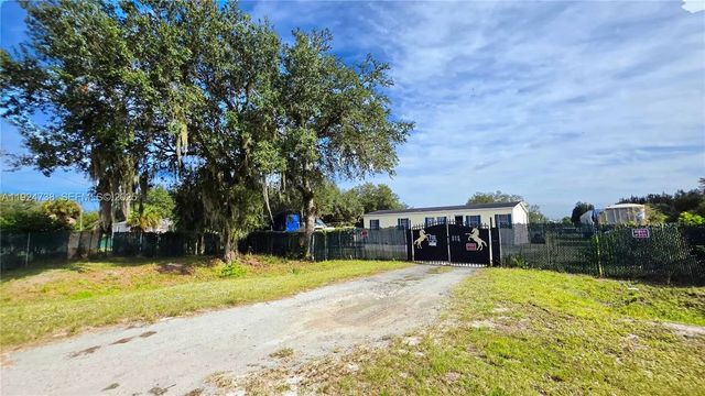 3 of 40 - 225 N Estribo Street, Clewiston, FL