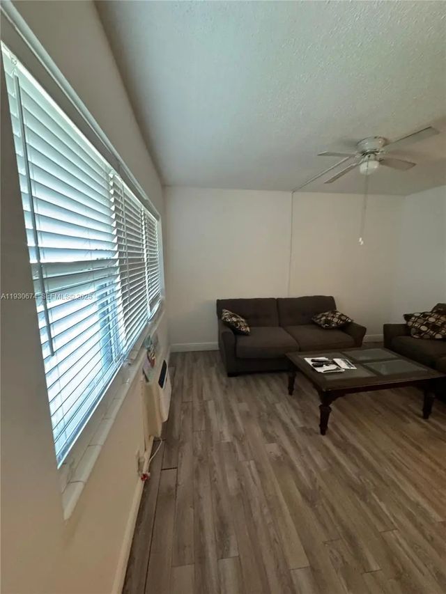 3 of 13 - 118 E Salisbury E #118, West Palm Beach, FL