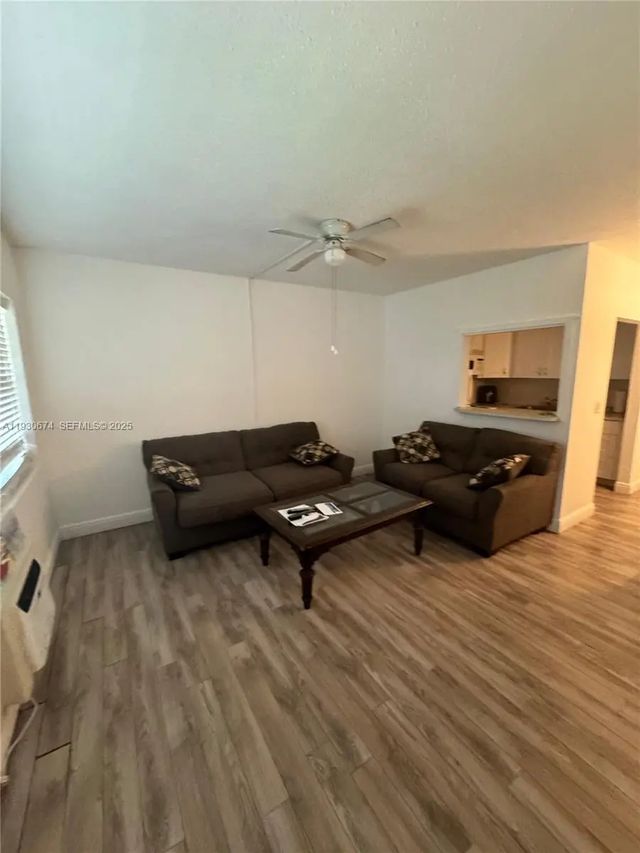 4 of 13 - 118 E Salisbury E #118, West Palm Beach, FL