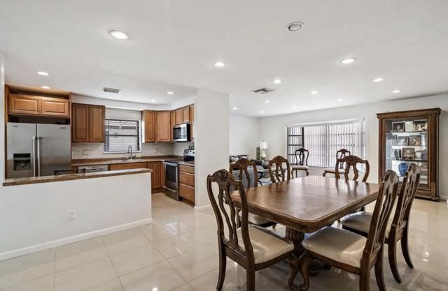 5 of 15 - 6089 Glentree Lane, Greenacres, FL