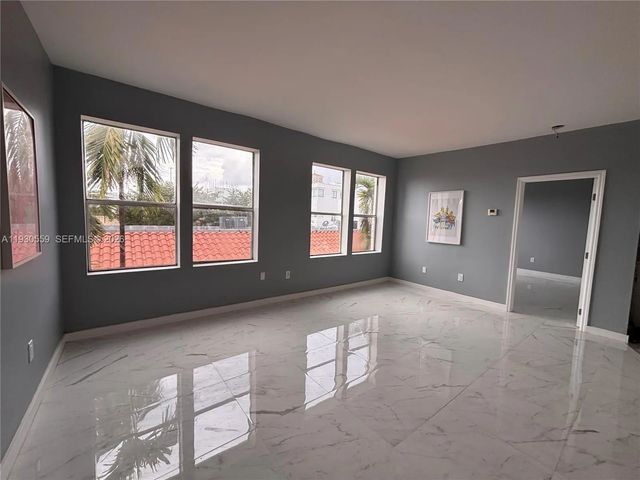2 of 19 - 1027 Pennsylvania Avenue #302, Miami Beach, FL