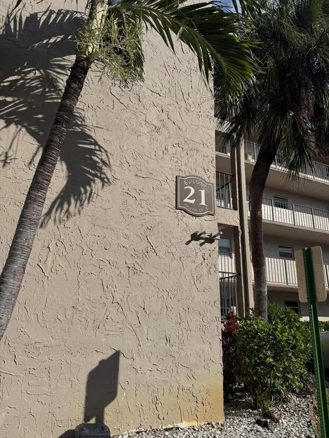 4 of 24 - 725 Lori Drive #107, Palm Springs, FL