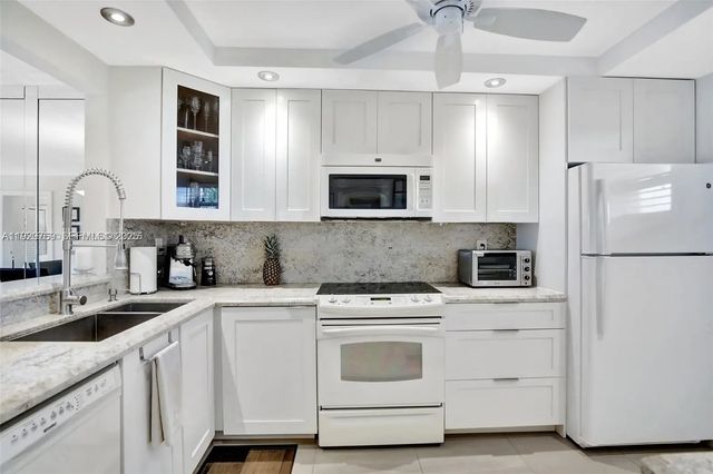4 of 47 - 3930 Inverrary Boulevard #405-d, Lauderhill, FL