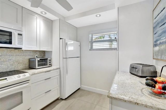 5 of 47 - 3930 Inverrary Boulevard #405-d, Lauderhill, FL
