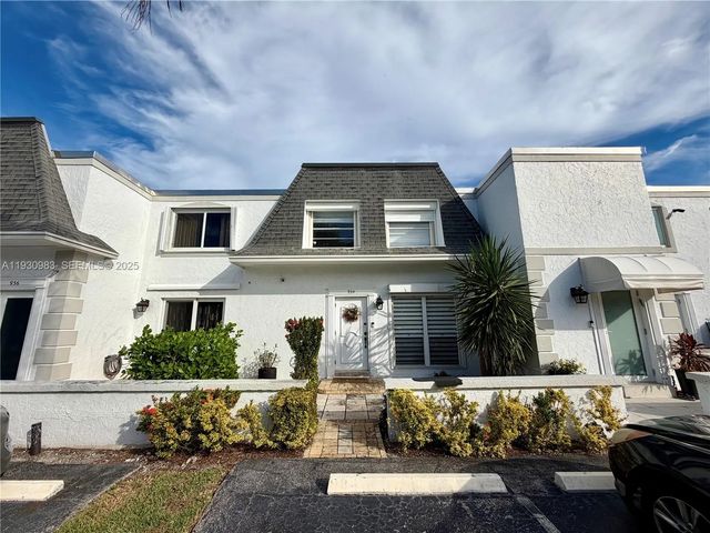 934 Ne 27th Avenue, Hallandale Beach