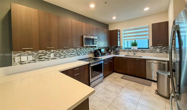 3 of 63 - 4654 Nw 84th Avenue, Doral, FL