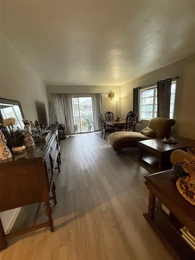 3 of 28 - 1510 Se 15th Street #210, Fort Lauderdale, FL