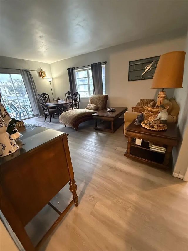 4 of 28 - 1510 Se 15th Street #210, Fort Lauderdale, FL