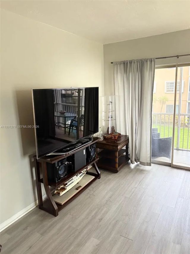 5 of 28 - 1510 Se 15th Street #210, Fort Lauderdale, FL