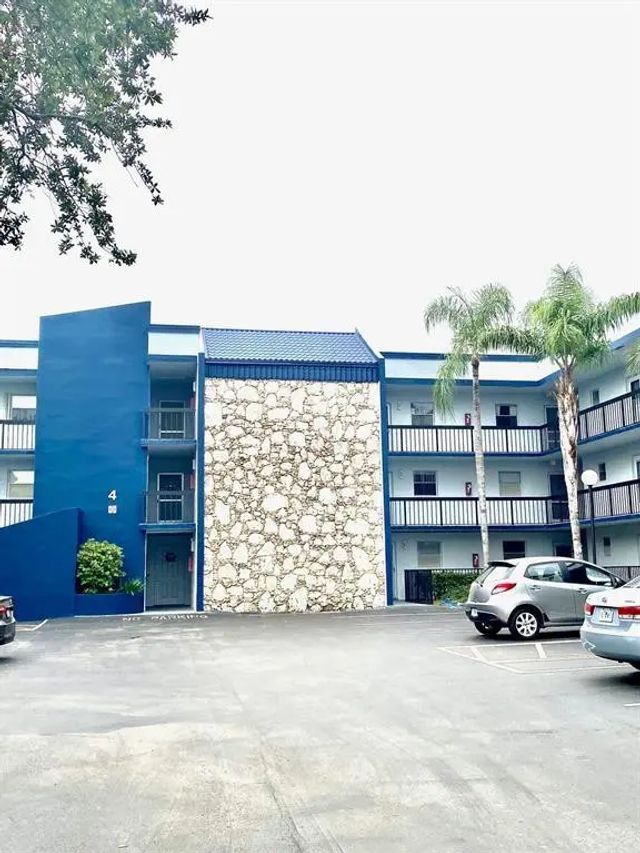 4 of 7 - 3130 Holiday Springs Boulevard #104, Margate, FL