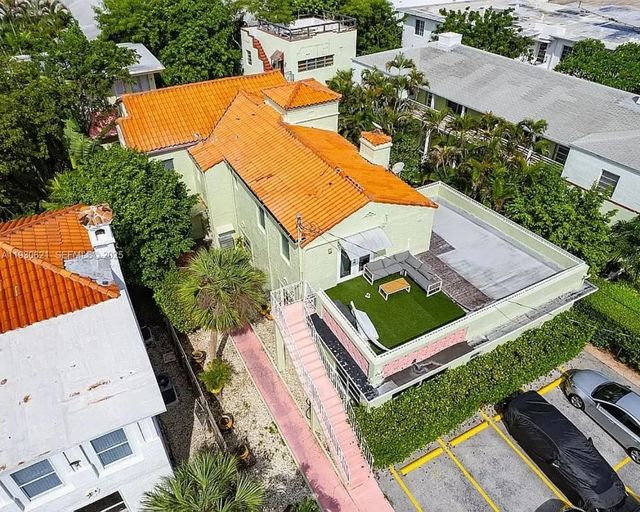 2 of 21 - 2822 Pine Tree Drive, Miami Beach, FL