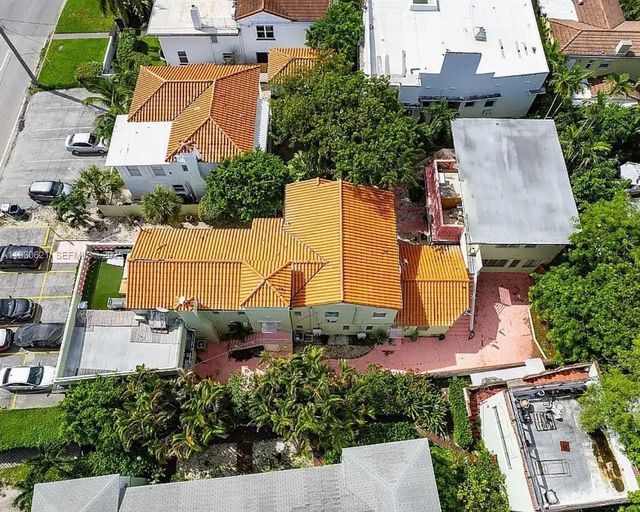 3 of 21 - 2822 Pine Tree Drive, Miami Beach, FL
