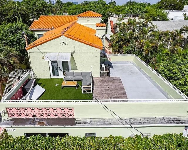 4 of 21 - 2822 Pine Tree Drive, Miami Beach, FL