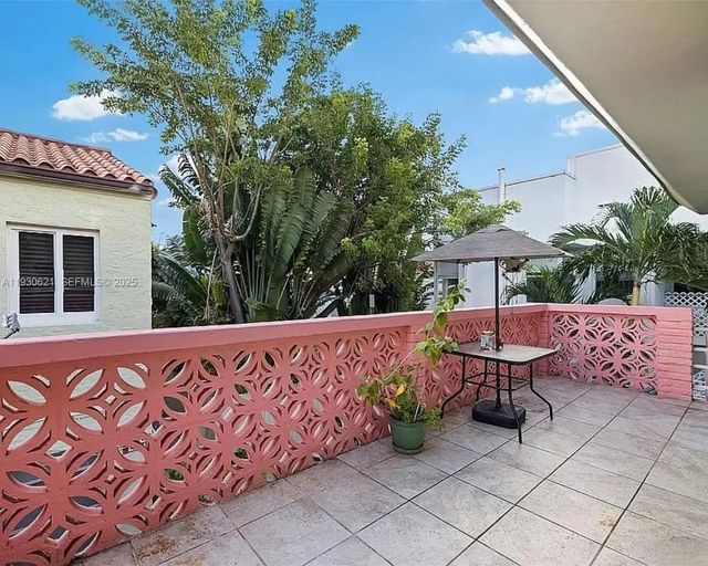 5 of 21 - 2822 Pine Tree Drive, Miami Beach, FL