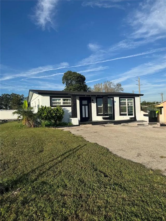 4 of 21 - 415 Se 4th Street, South Bay, FL