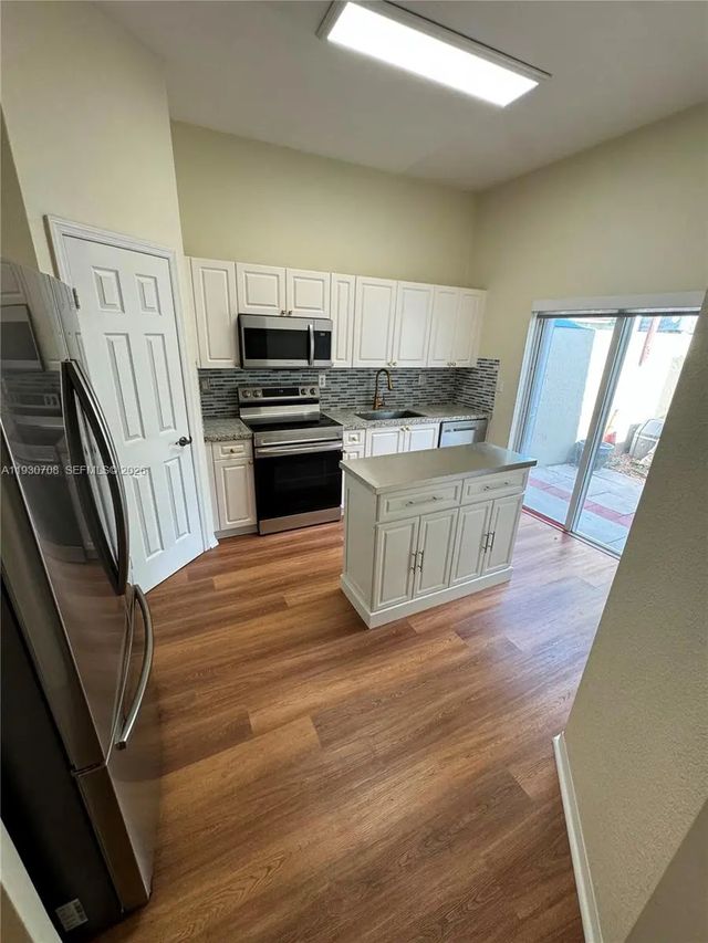 3 of 21 - 2452 Se 19th Court, Homestead, FL