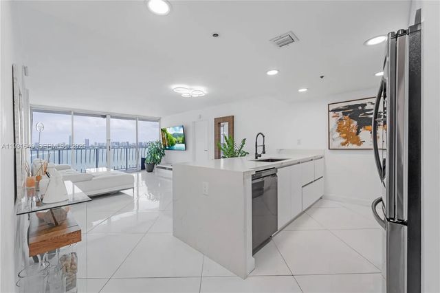 7601 E Treasure Drive #819, North Bay Village