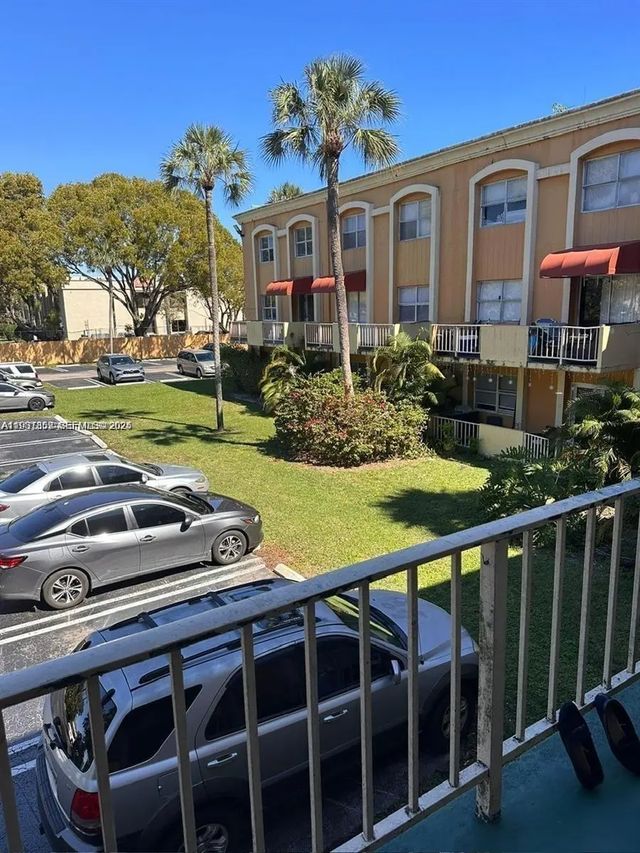 18101 Nw 68th Avenue #c202, Hialeah