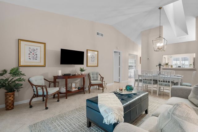 1544 Sw Silver Pine Way #104f, Palm City