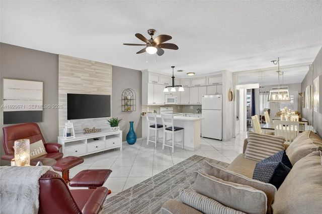 800 Sw 10th Terrace #4t, Hallandale Beach