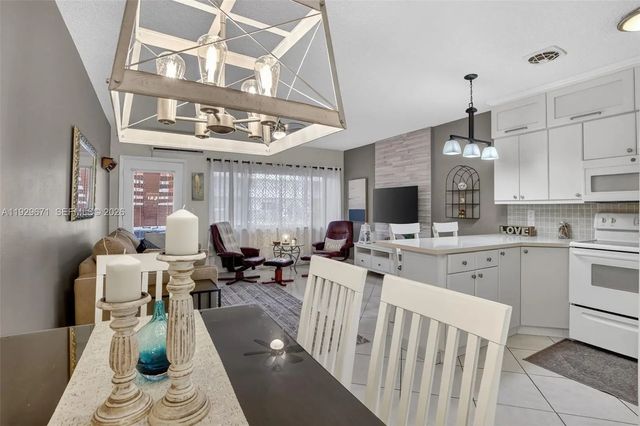 3 of 39 - 800 Sw 10th Terrace #4t, Hallandale Beach, FL