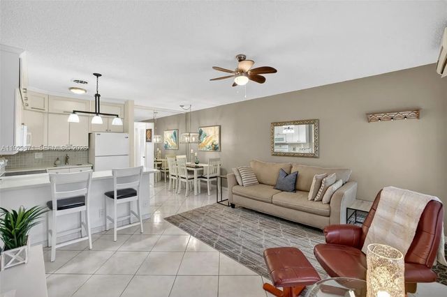 4 of 39 - 800 Sw 10th Terrace #4t, Hallandale Beach, FL