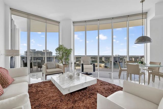 4100 Island Boulevard #2303, Aventura