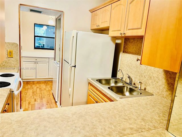5 of 44 - 1021 Mockingbird Lane #215, Plantation, FL