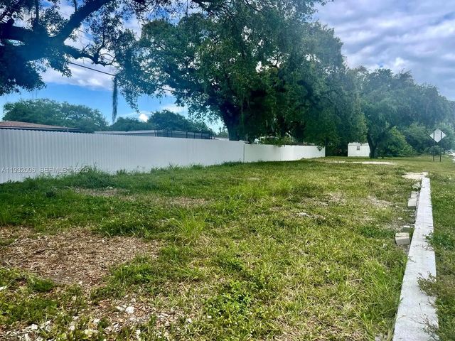 4 of 7 - 2451 Nw 167th Street, Miami Gardens, FL