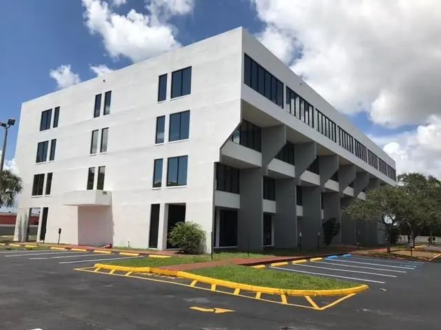 3 of 9 - 840 Sw 81st Avenue, North Lauderdale, FL