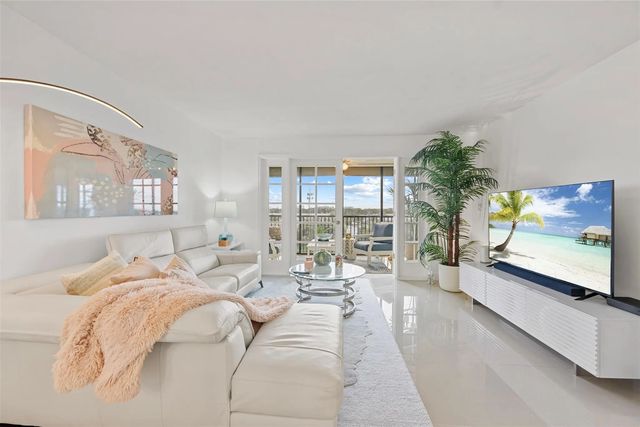 4 of 27 - 2202 S Cypress Bend Drive #606, Pompano Beach, FL