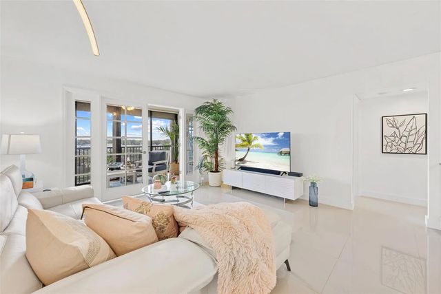 5 of 27 - 2202 S Cypress Bend Drive #606, Pompano Beach, FL