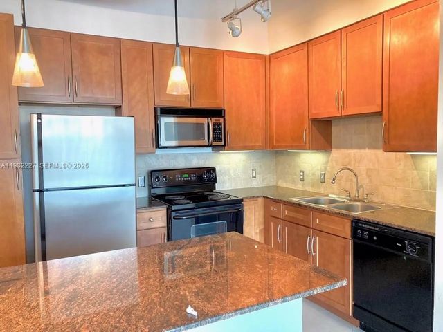 2 of 10 - 2001 Biscayne Boulevard #2608, Miami, FL
