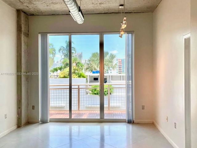3 of 10 - 2001 Biscayne Boulevard #2608, Miami, FL