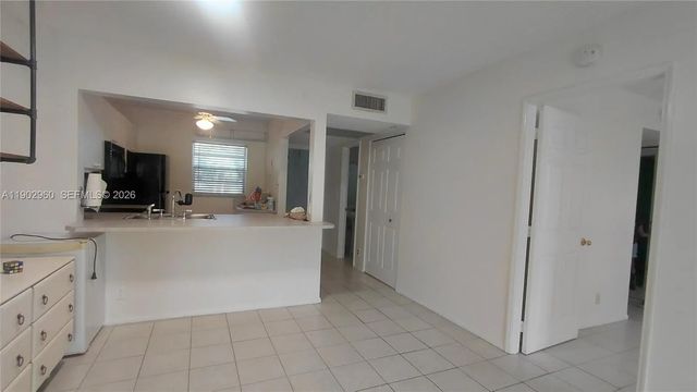 5 of 18 - 9470 Poinciana Place #202, Davie, FL