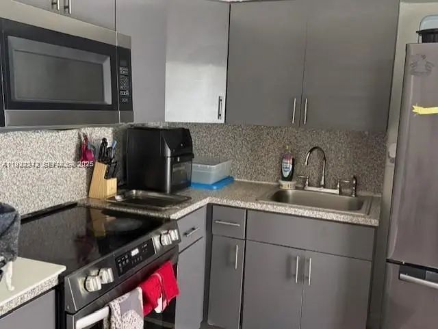 3 of 13 - 67 Nw 34th Street, Miami, FL